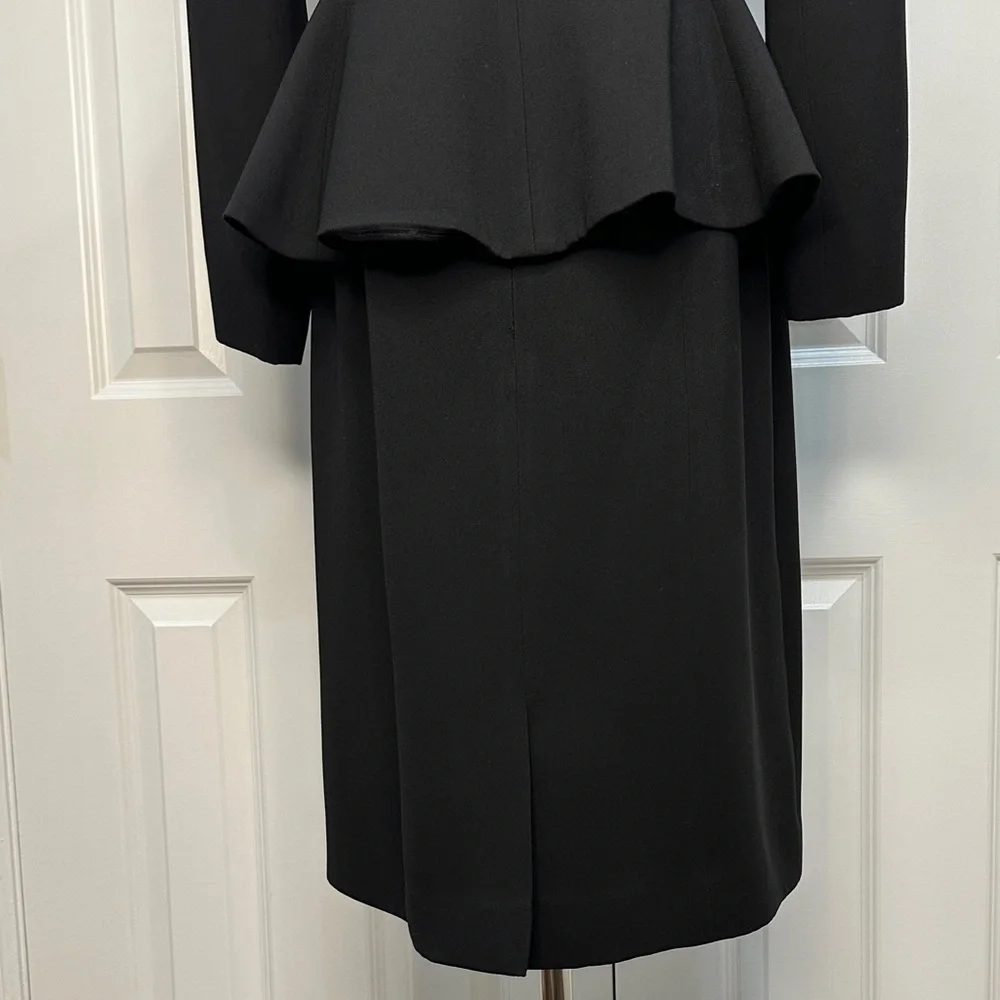 AV Vilento Vintage Black Tuxedo Satin Trim Evening Peplum 2-Piece Suit Size 12